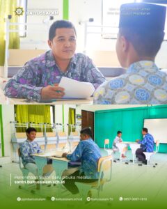 santri SMP IT Baitussalam berusaha menjawab pertanyaan lisan dari ustadz penguji