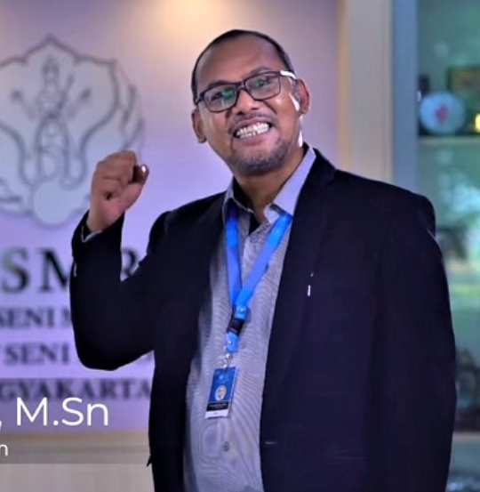 Dr. Irwandi S.Sn, M.Sn