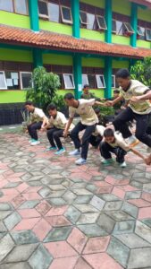 santri SMPIT Baitusaalam ikuti outbond persahabatan