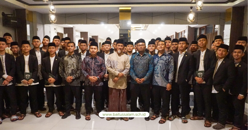 Silaturahmi pondok modern tazakka ke Ponpes Modern Baitussalam berlangsung khidmat