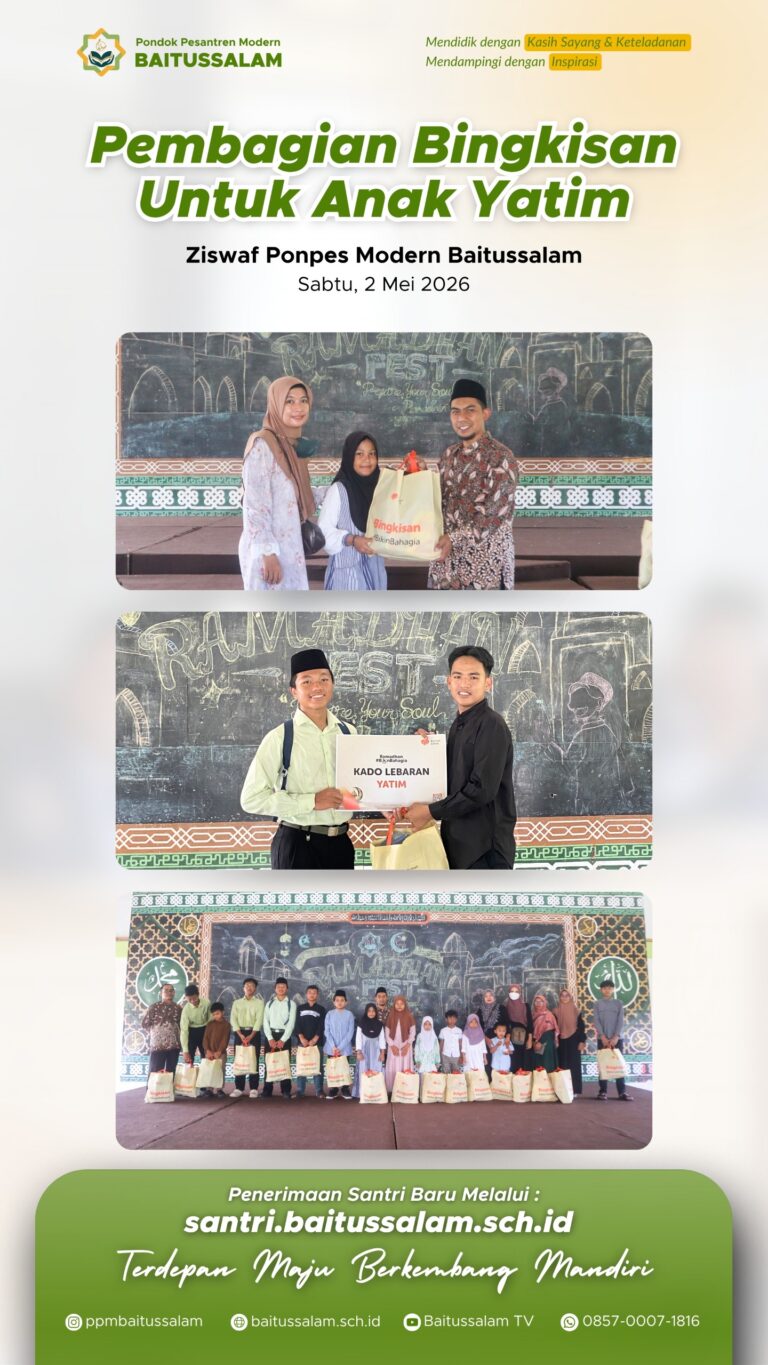 pembagian bingkisan untuk anak yatim