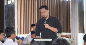 santri antusias mengikuti seminar kesehatan